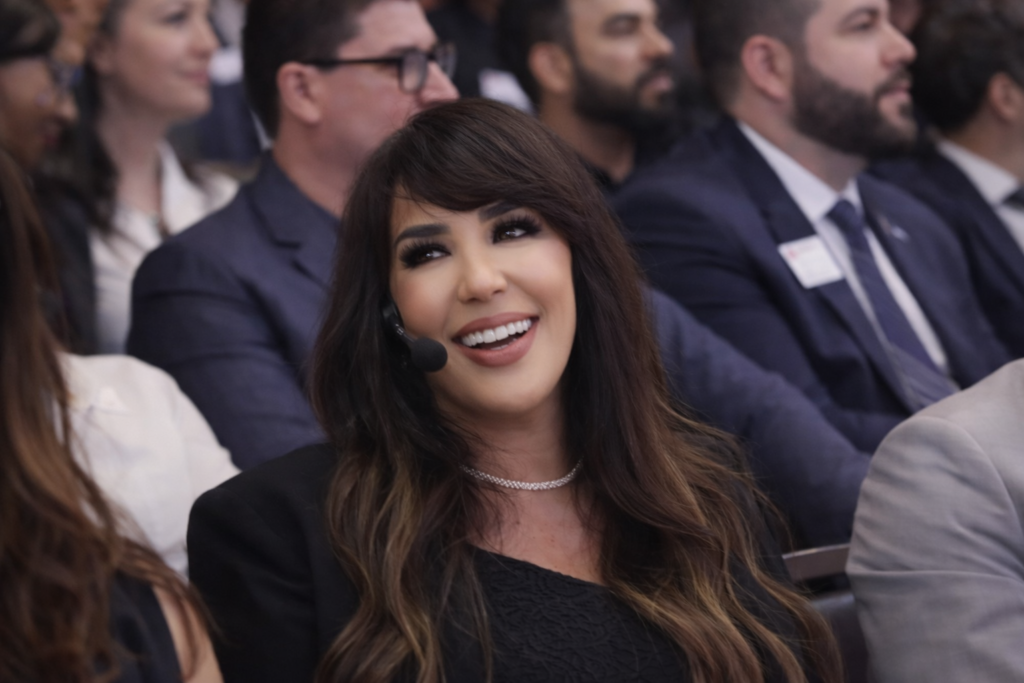 Mara Leme Martins participa de evento corporativo sobre networking e relações empresariais no Brasil